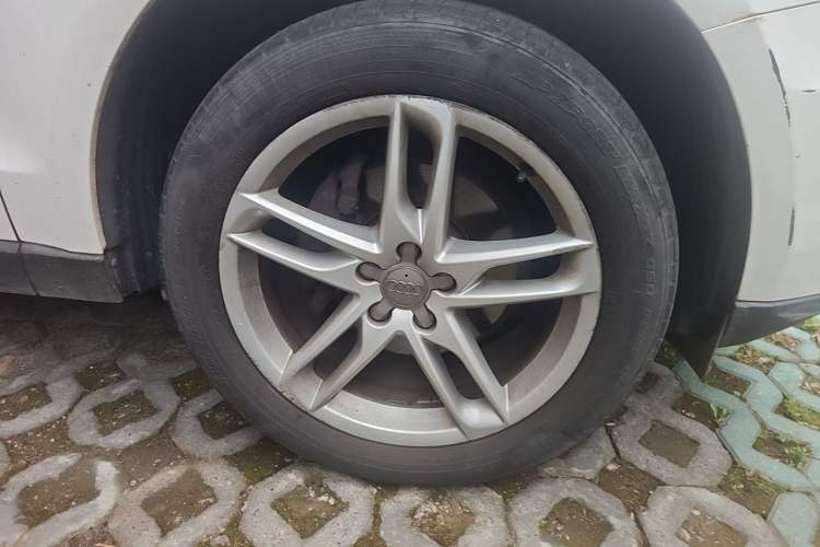 Used Audi Q5 2017 40 TFSI Technology Edition Right Front Wheel Hub
