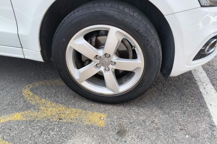 Used Audi Q5 2017 Plus 40 TFSI Ambition Model Right Front Wheel Hub