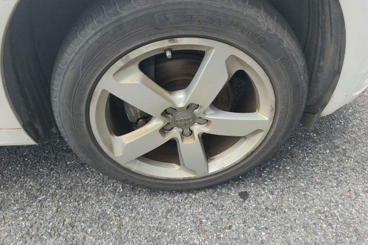 Used Audi Q5 2017 40 TFSI Ambition Edition Right Front Wheel Hub