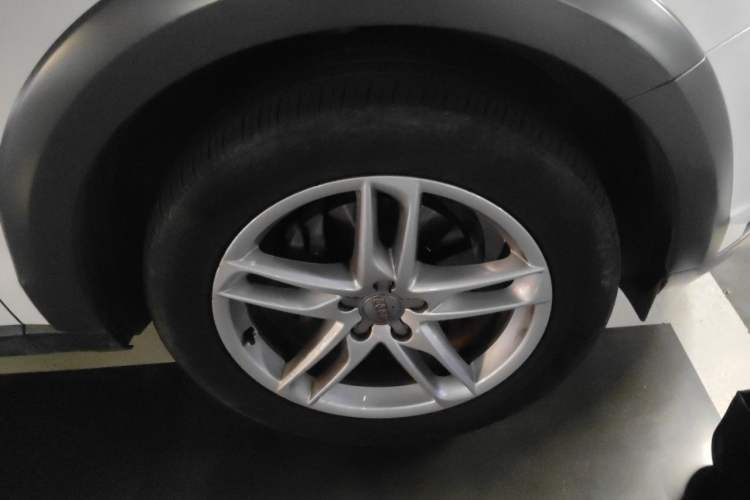 Used Audi Q5 2017 Plus 40 TFSI Technology Model Right Front Wheel Hub