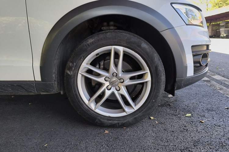 Used Audi Q5 2017 Plus 40 TFSI Technology Model Right Front Wheel Hub