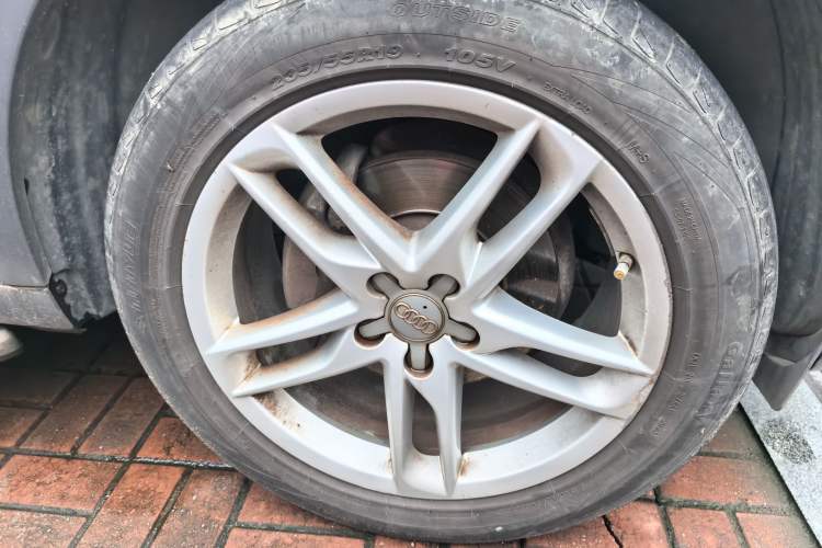 Used Audi Q5 2017 Plus 40 TFSI Technology Model Right Front Wheel Hub