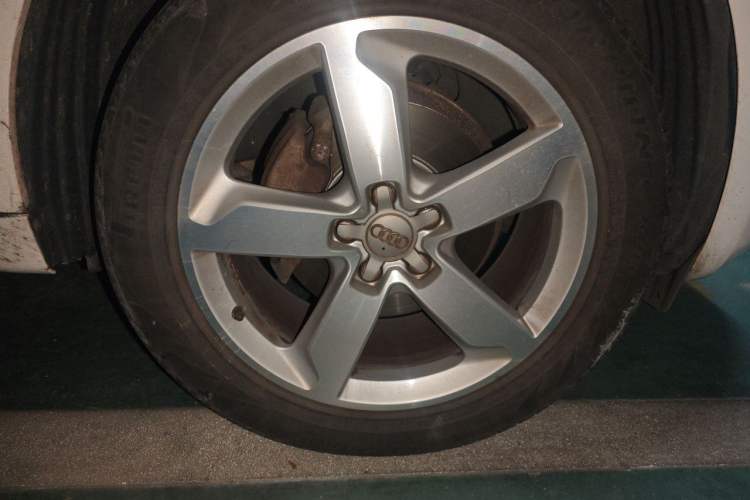 Used Audi Q5 2017 Plus 40 TFSI Ambition Model Right Front Wheel Hub