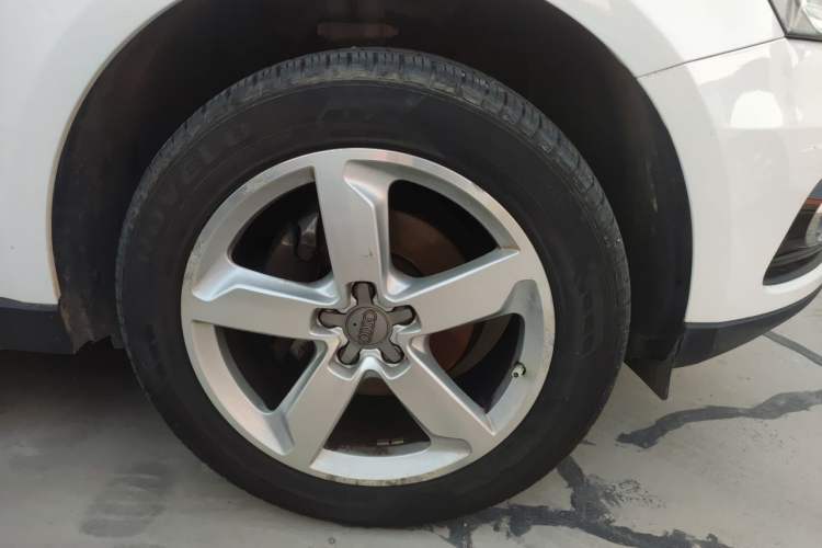 Used Audi Q5 2017 40 TFSI Ambition Edition Right Front Wheel Hub