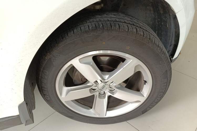 Used Audi Q5 2017 40 TFSI Ambition Edition Right Front Wheel Hub