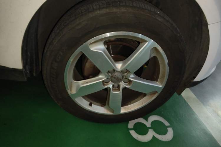 Used Audi Q5 2017 40 TFSI Ambition Edition Right Front Wheel Hub
