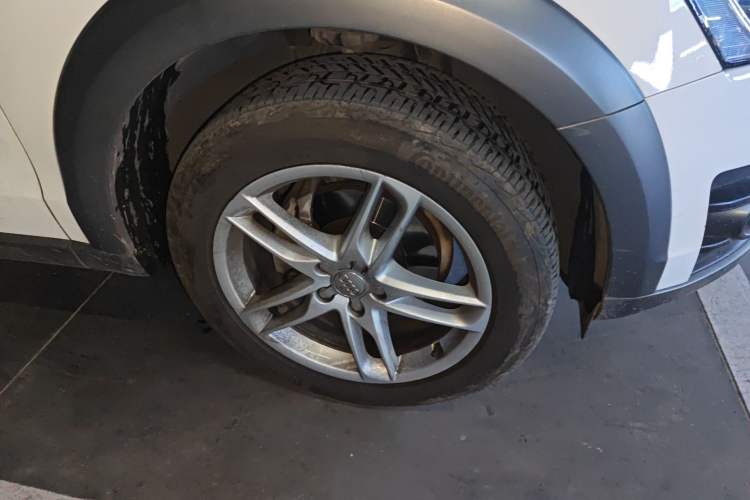 Used Audi Q5 2017 Plus 40 TFSI Technology Model Right Front Wheel Hub