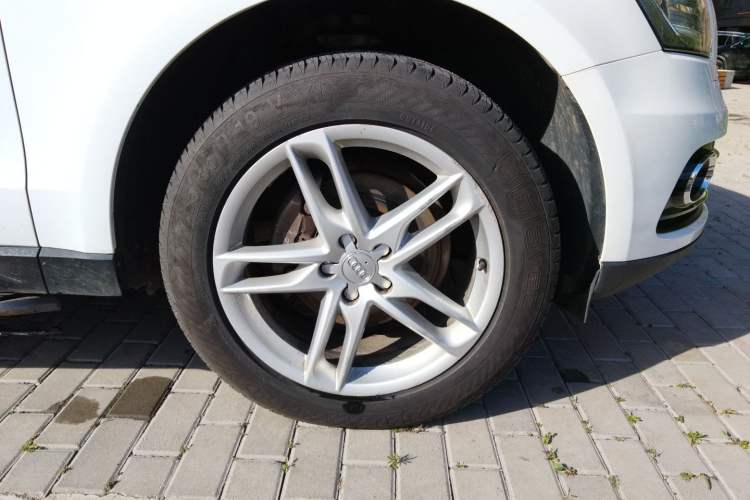 Used Audi Q5 2017 40 TFSI Technology Edition Right Front Wheel Hub