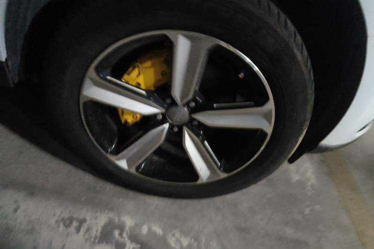 Used Audi Q5 2017 40 TFSI Ambition Edition Right Front Wheel Hub