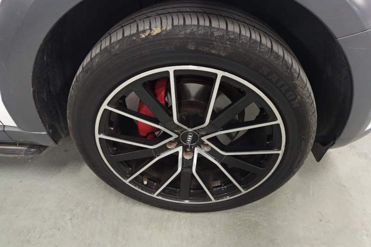 Used Audi Q5 2017 40 TFSI Technology Edition Right Front Wheel Hub