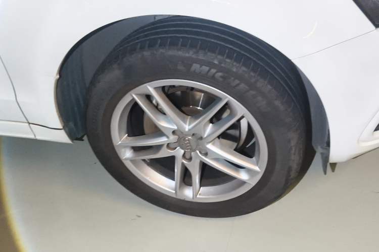 Used Audi Q5 2017 Plus 40 TFSI Ambition Model Right Front Wheel Hub