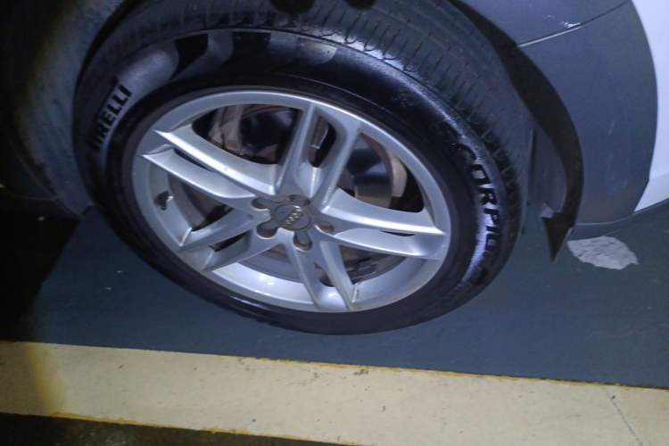 Used Audi Q5 2017 Plus 40 TFSI Technology Model Right Front Wheel Hub