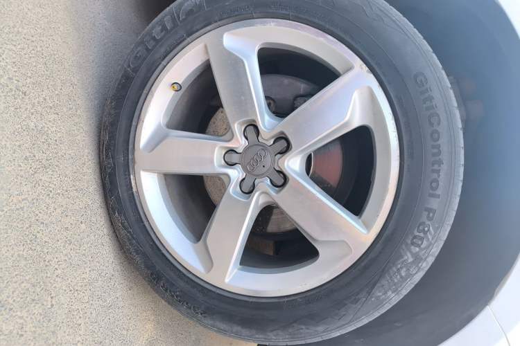 Used Audi Q5 2017 40 TFSI Ambition Edition Right Front Wheel Hub