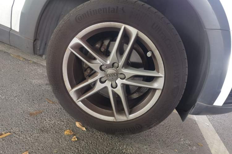 Used Audi Q5 2017 Plus 40 TFSI Comfort Model Right Front Wheel Hub