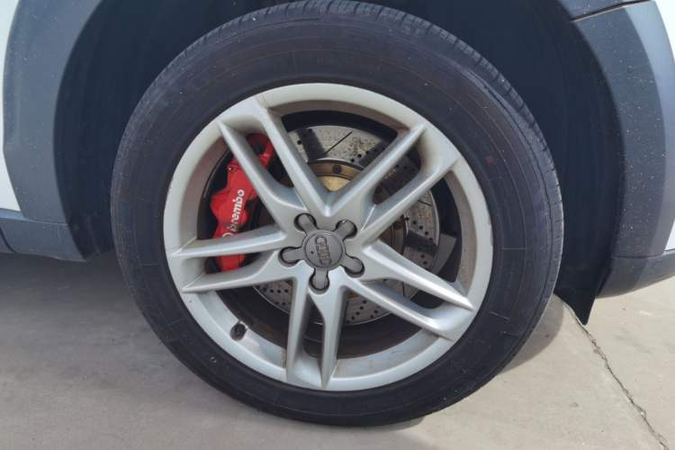 Used Audi Q5 2017 Plus 40 TFSI Comfort Model Right Front Wheel Hub