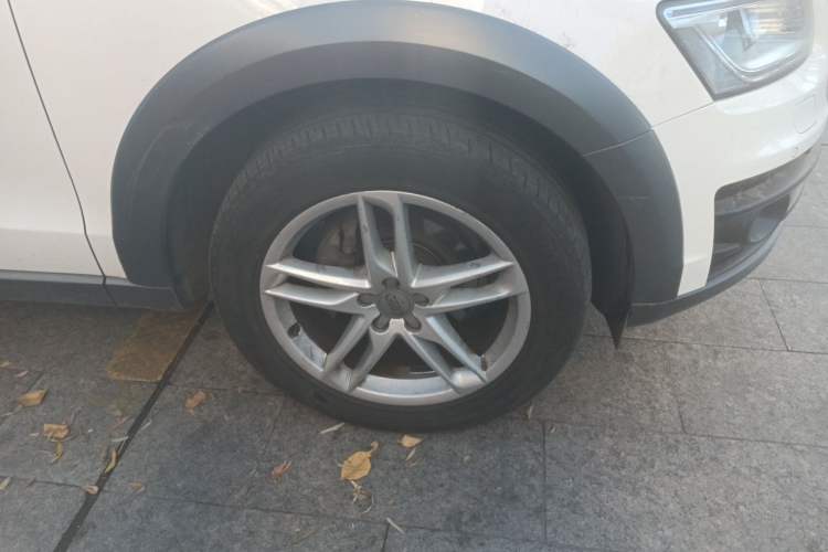 Used Audi Q5 2017 Plus 40 TFSI Technology Model Right Front Wheel Hub