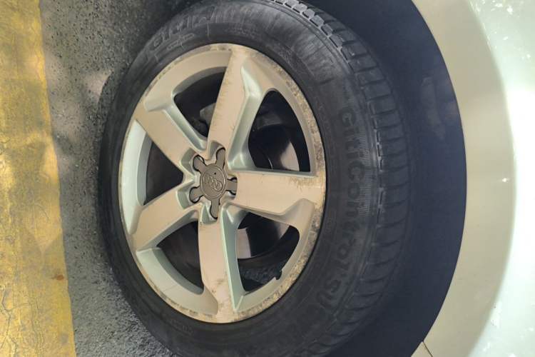 Used Audi Q5 2017 40 TFSI Ambition Edition Right Front Wheel Hub