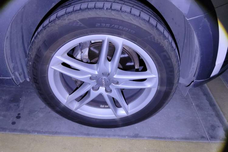 Used Audi Q5 2017 Plus 40 TFSI Technology Model Right Front Wheel Hub