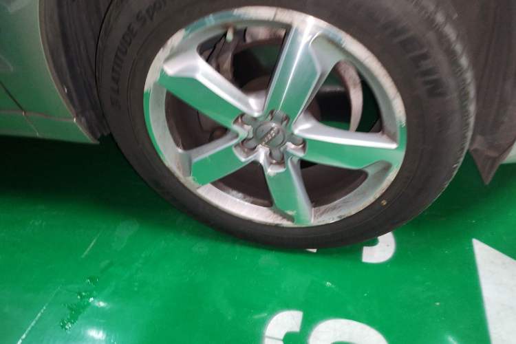 Used Audi Q5 2017 Plus 40 TFSI Ambition Model Right Front Wheel Hub