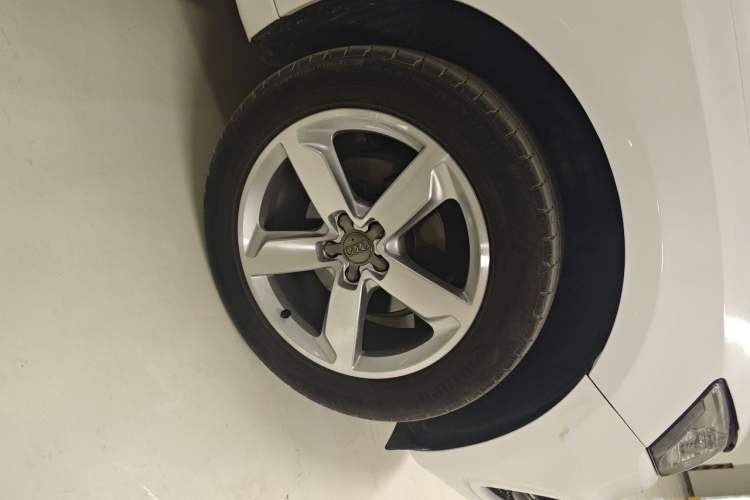 Used Audi Q5 2017 Plus 40 TFSI Ambition Model Right Front Wheel Hub