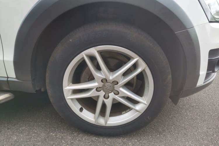 Used Audi Q5 2017 Plus 40 TFSI Technology Model Right Front Wheel Hub