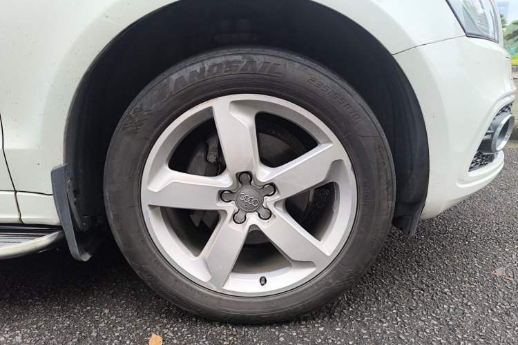 Used Audi Q5 2017 40 TFSI Ambition Edition Right Front Wheel Hub