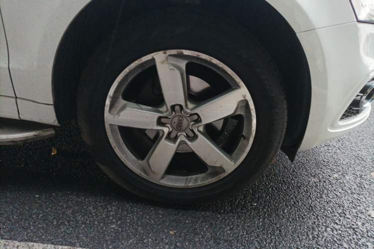 Used Audi Q5 2017 40 TFSI Ambition Edition Right Front Wheel Hub