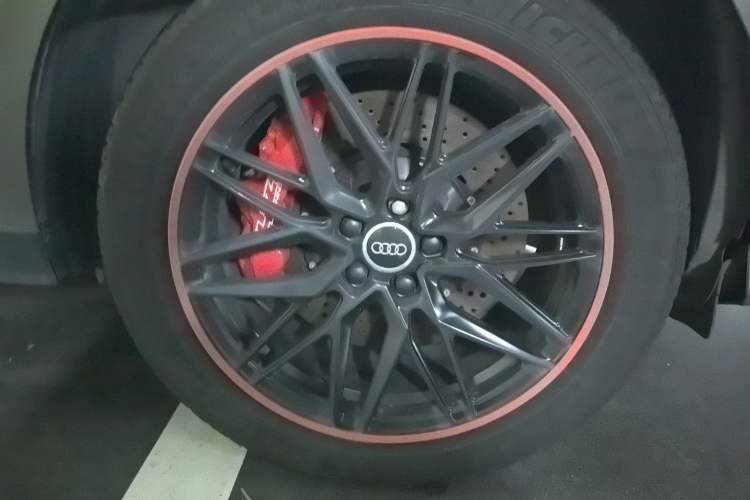 Used Audi Q5 2017 40 TFSI Ambition Edition Right Front Wheel Hub