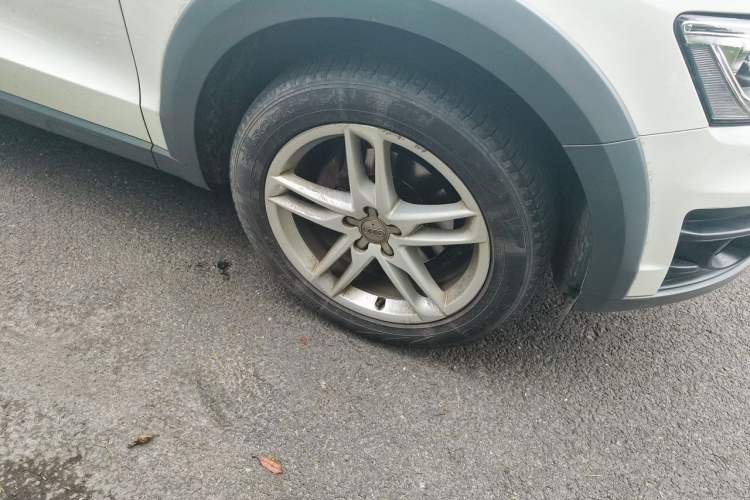 Used Audi Q5 2017 Plus 40 TFSI Technology Model Right Front Wheel Hub