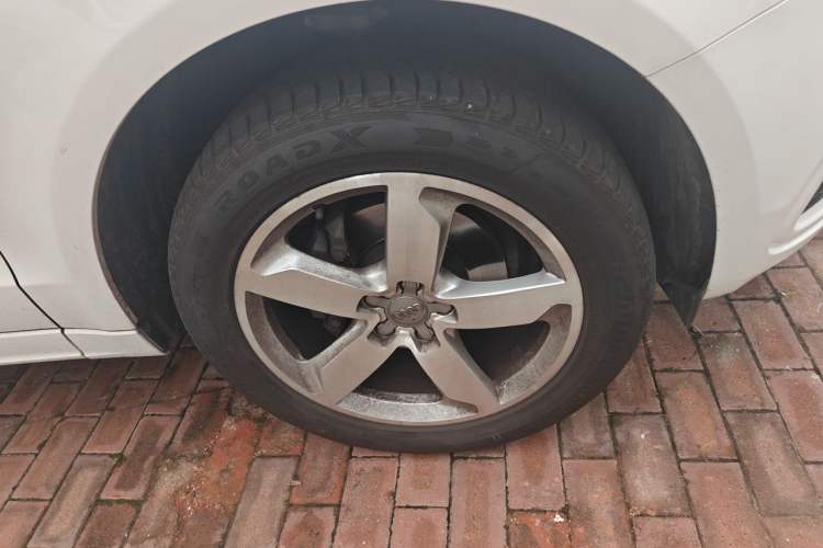 Used Audi Q5 2017 Plus 40 TFSI Ambition Model Right Front Wheel Hub
