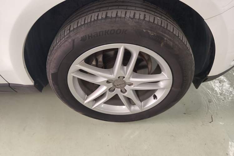 Used Audi Q5 2017 40 TFSI Technology Edition Right Front Wheel Hub