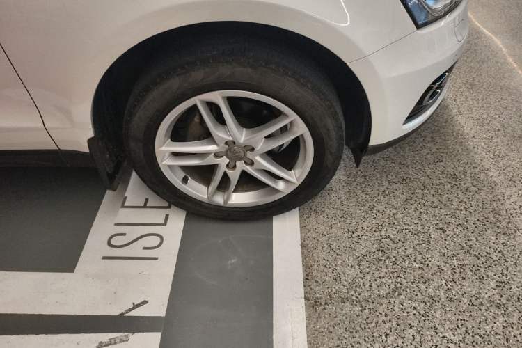 Used Audi Q5 2017 40 TFSI Technology Edition Right Front Wheel Hub