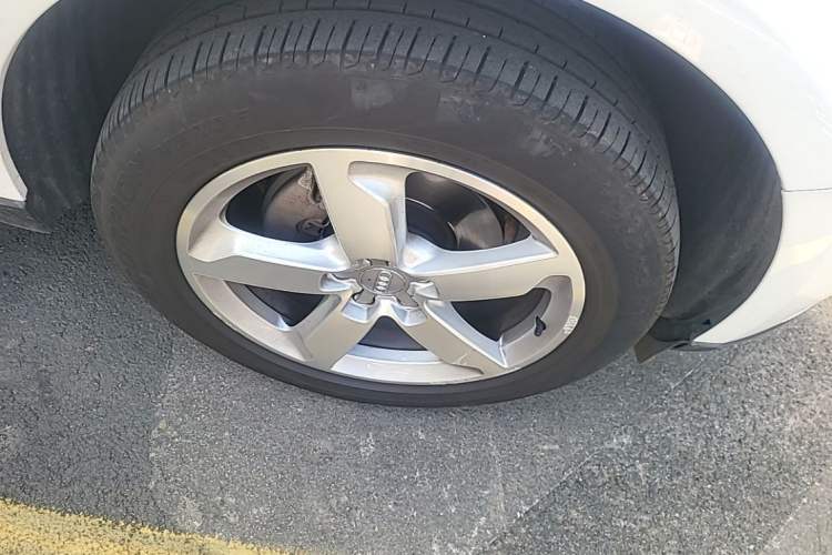 Used Audi Q5 2017 40 TFSI Ambition Edition Right Front Wheel Hub