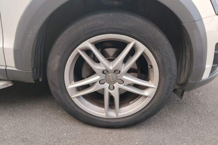 Used Audi Q5 2017 Plus 40 TFSI Technology Model Right Front Wheel Hub