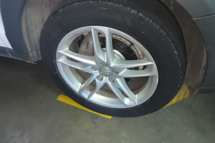 Used Audi Q5 2017 Plus 40 TFSI Technology Model Right Front Wheel Hub