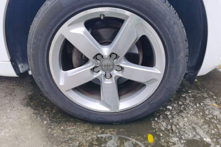 Used Audi Q5 2017 Plus 40 TFSI Ambition Model Right Front Wheel Hub