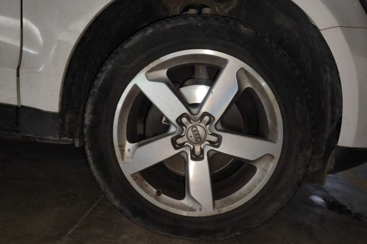 Used Audi Q5 2017 40 TFSI Ambition Edition Right Front Wheel Hub
