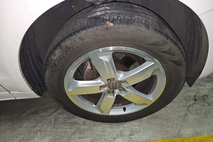 Used Audi Q5 2017 Plus 40 TFSI Ambition Model Right Front Wheel Hub