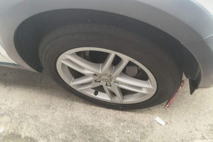 Used Audi Q5 2017 Plus 40 TFSI Technology Model Right Front Wheel Hub
