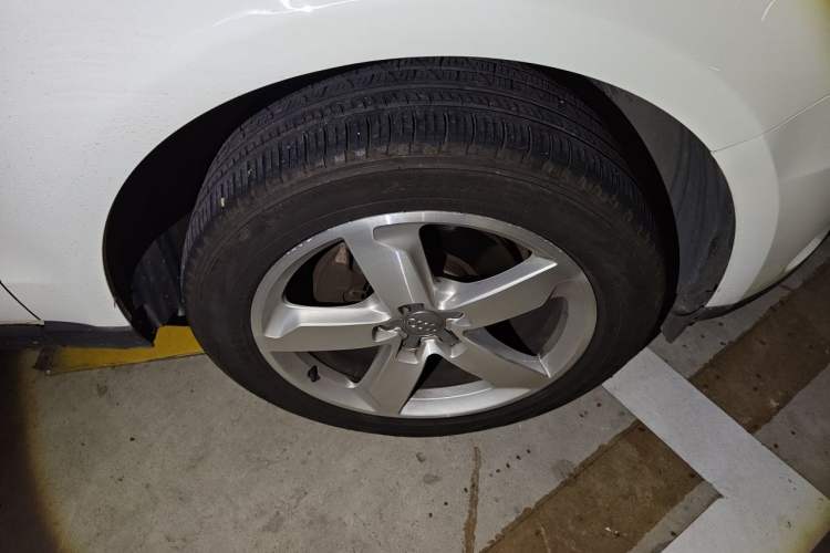 Used Audi Q5 2017 40 TFSI Ambition Edition Right Front Wheel Hub