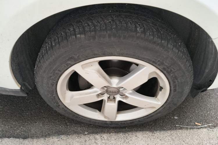 Used Audi Q5 2017 40 TFSI Ambition Edition Right Front Wheel Hub