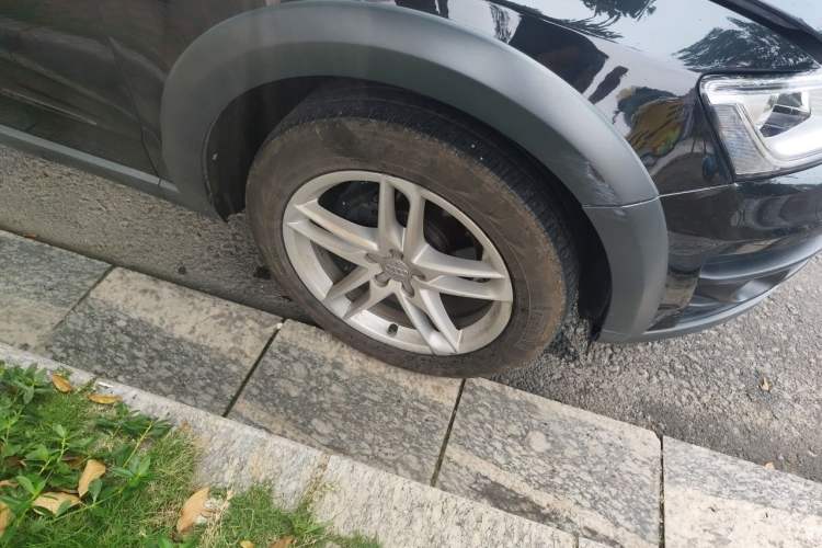 Used Audi Q5 2017 Plus 40 TFSI Technology Model Right Front Wheel Hub