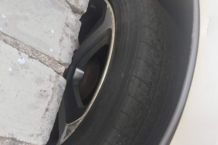 Used Audi Q5 2017 40 TFSI Dynamic Edition Right Front Wheel Hub