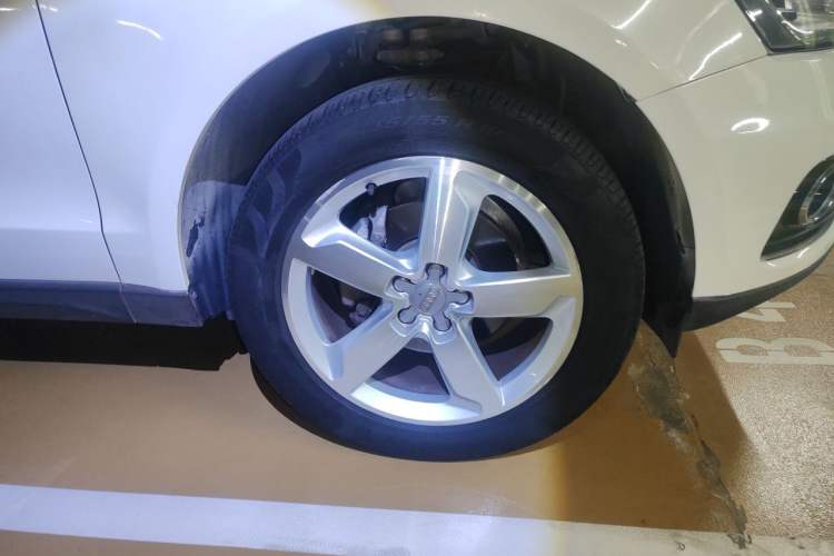 Used Audi Q5 2017 40 TFSI Ambition Edition Right Front Wheel Hub