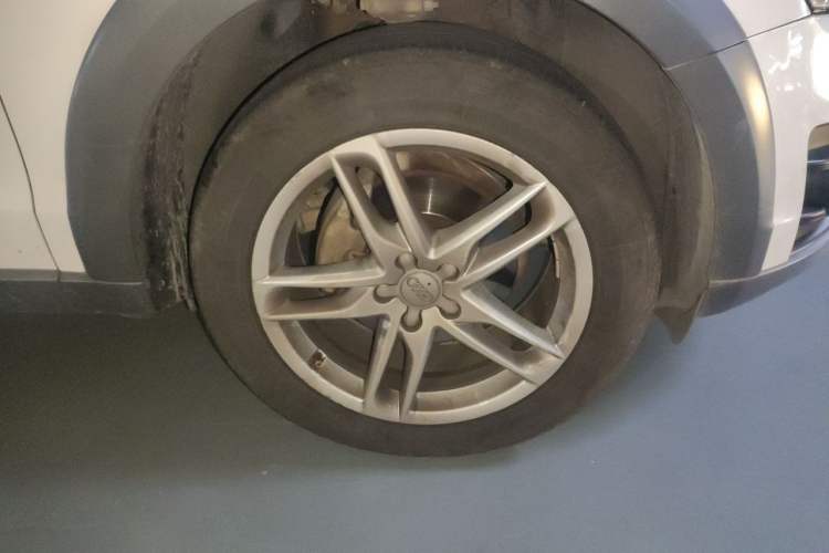 Used Audi Q5 2017 Plus 40 TFSI Technology Model Right Front Wheel Hub