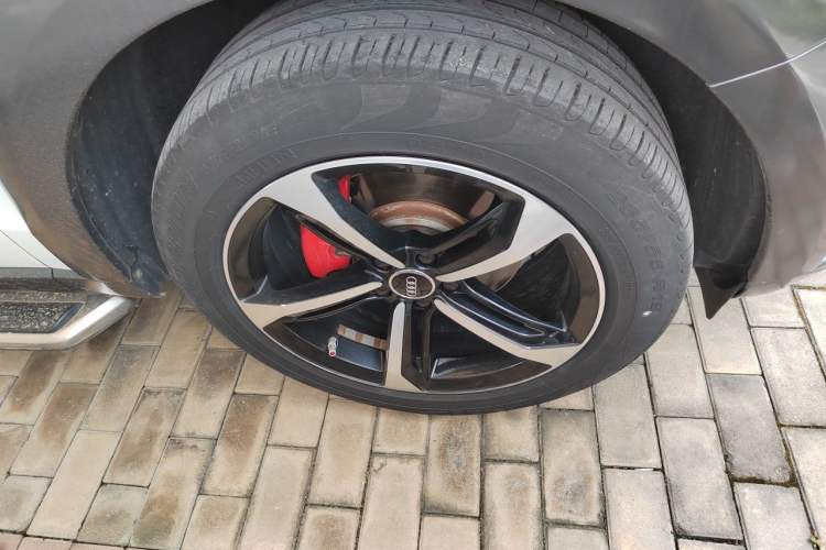 Used Audi Q5 2017 Plus 40 TFSI Technology Model Right Front Wheel Hub