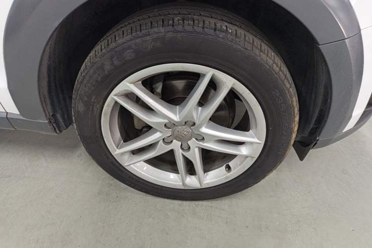 Used Audi Q5 2017 Plus 40 TFSI Technology Model Right Front Wheel Hub