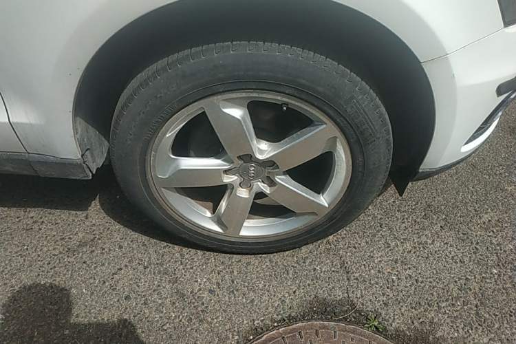 Used Audi Q5 2017 40 TFSI Ambition Edition Right Front Wheel Hub