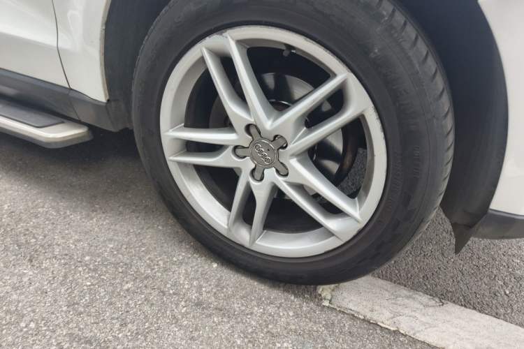 Used Audi Q5 2017 40 TFSI Comfort Model Right Front Wheel Hub