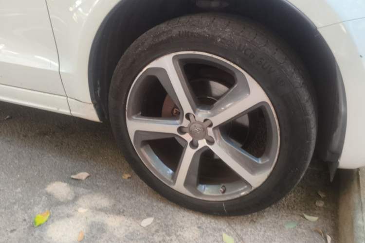 Used Audi Q5 2017 40 TFSI Dynamic Edition Right Front Wheel Hub